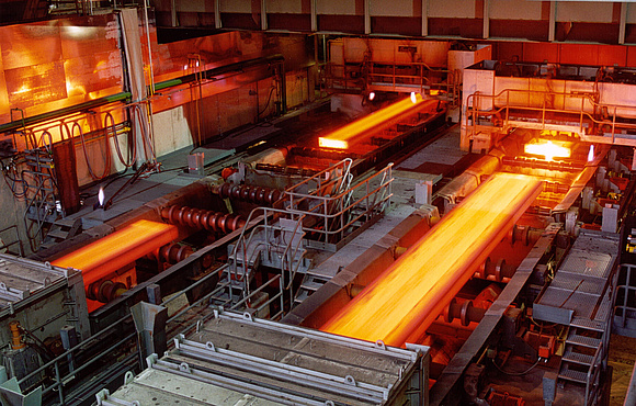 Continuous casting plant with hot metall 