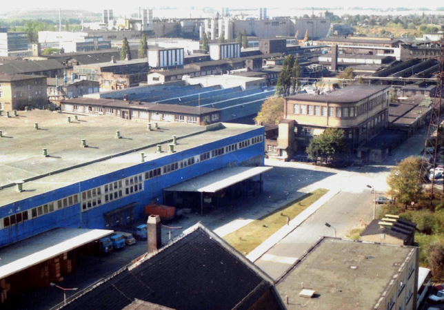 Вид с воздуха на территорию предприятия в 1998 году